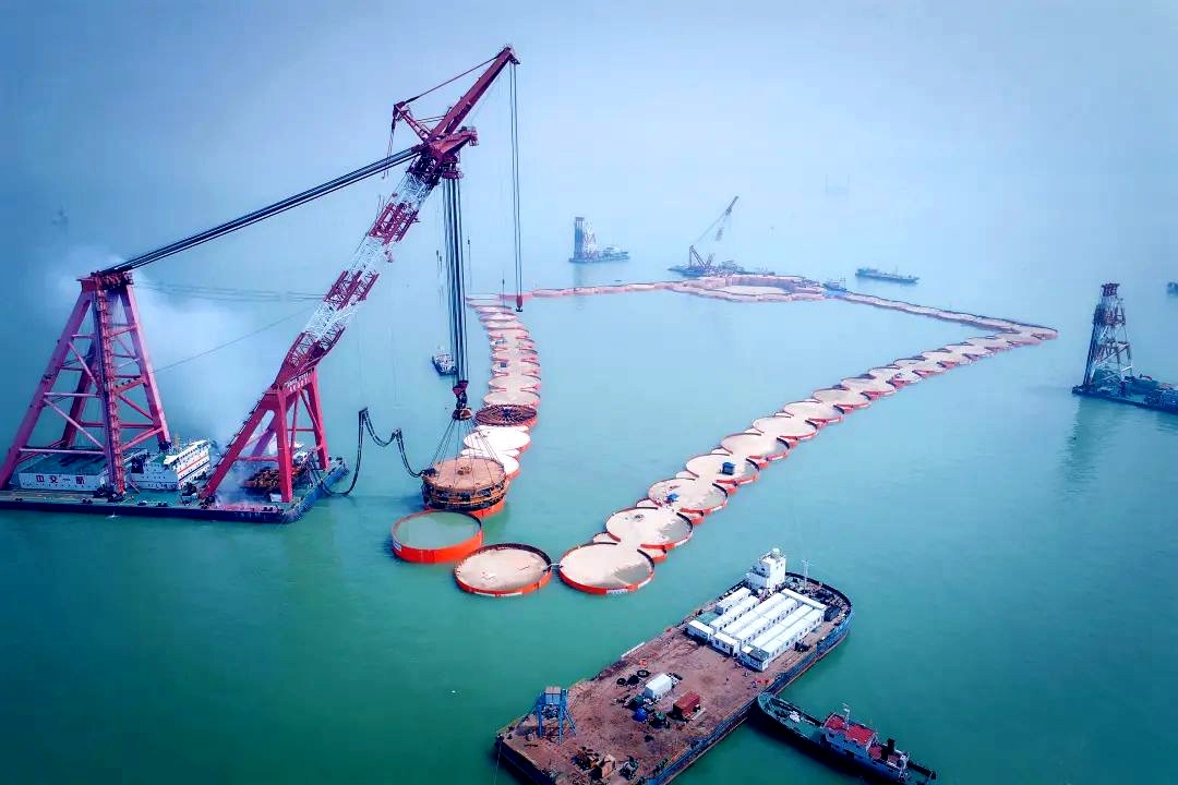 班组天地|"拿得起,放得下","海上大力士"挑起超级