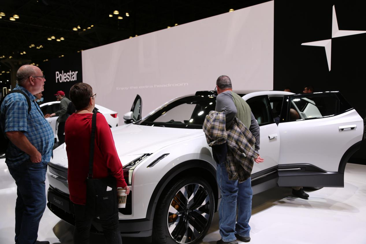 此外,极星汽车(polestar)展出的几款电动车在中国生产,极星4的车窗等