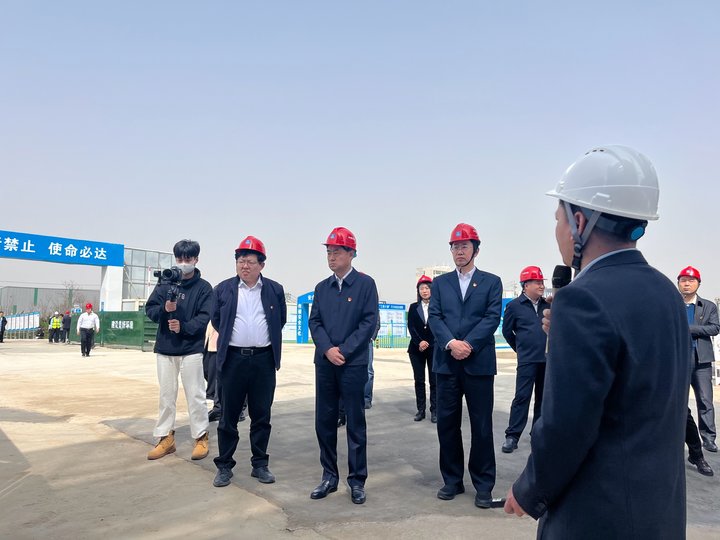 座谈开始前,任海涛一行到济南汇川技术(61.220,0.99,1.