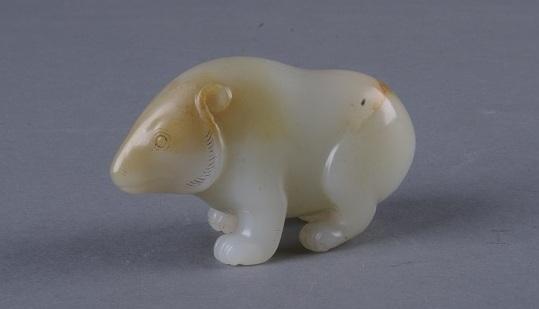 汉圆雕玉熊,现藏于咸阳博物院.