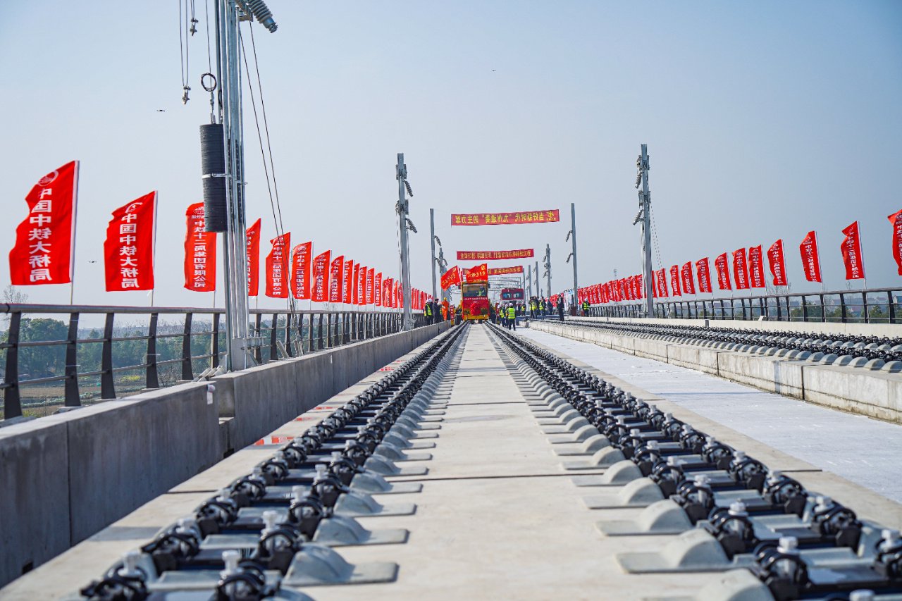 湖北荆荆铁路3标进入铺轨阶段|荆门市_新浪财经_新浪网