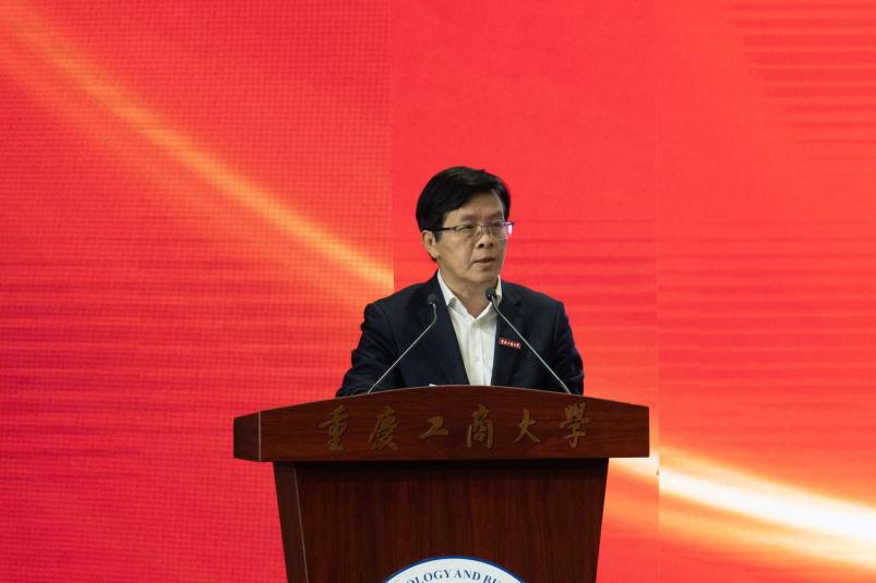 学校供图 华龙网发曾维伦在讲话中指出,在教育,科技,人才这三者中