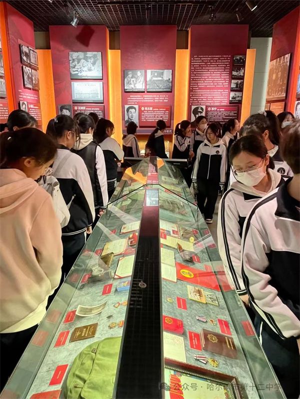 哈十二中开展清明徒步祭扫活动_新浪财经_新浪网