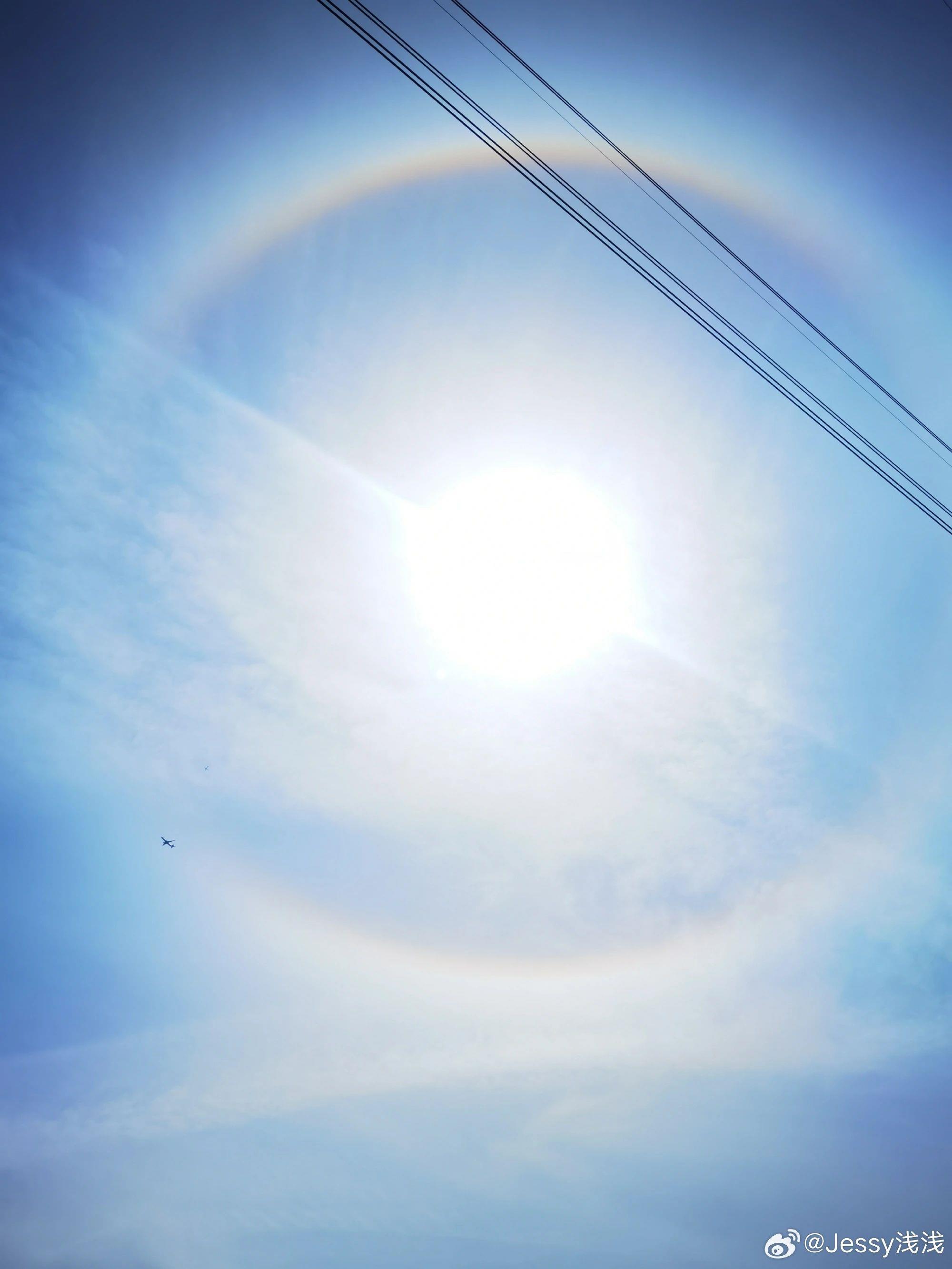 今天的太阳"自带光环"!上海天空出现美丽日晕,你看到了吗?