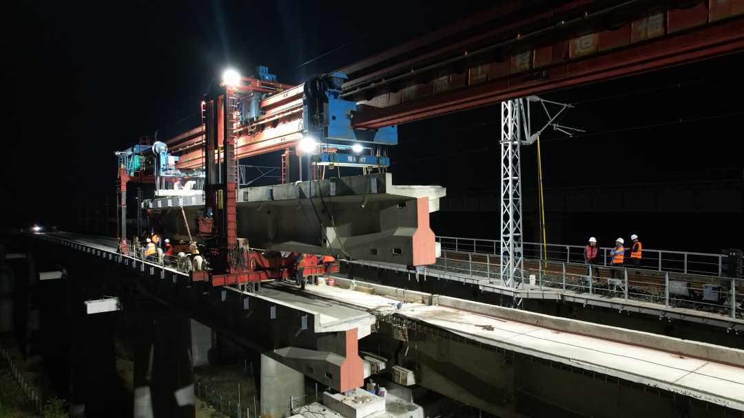 贵南高铁引入贵阳枢纽工程贵安段架梁施工完成|贵南高铁_新浪财经