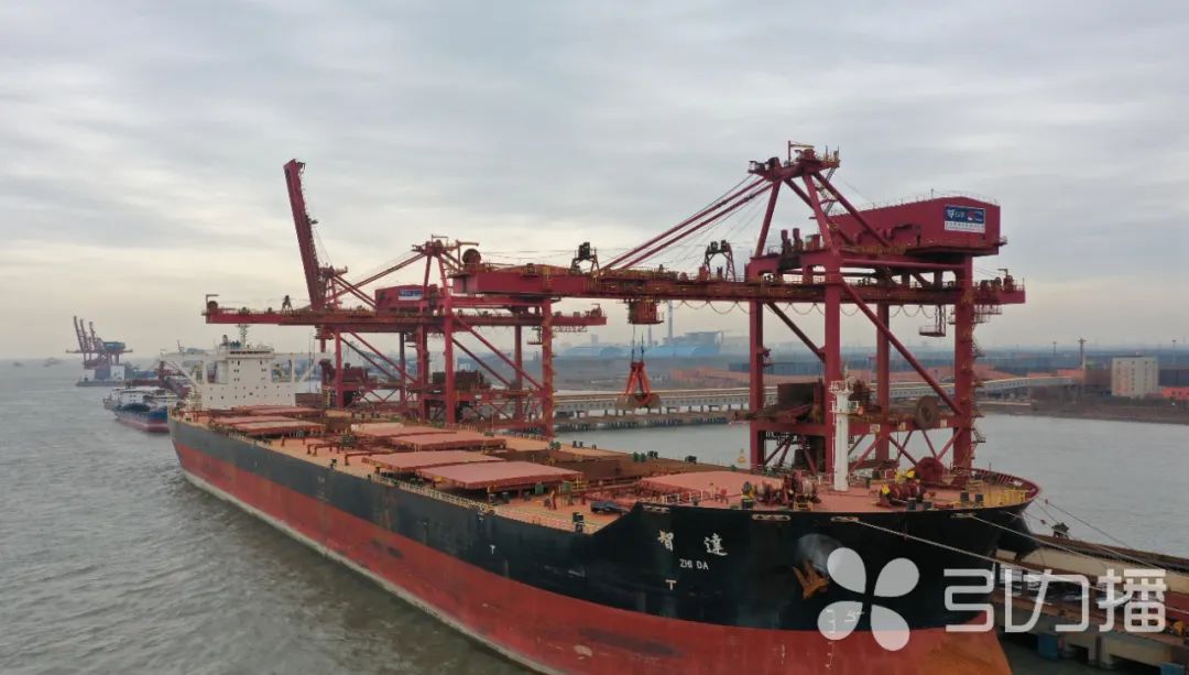 6米,这是该码头营运以来靠泊的最大尺度cape型船舶,也刷新了太仓港
