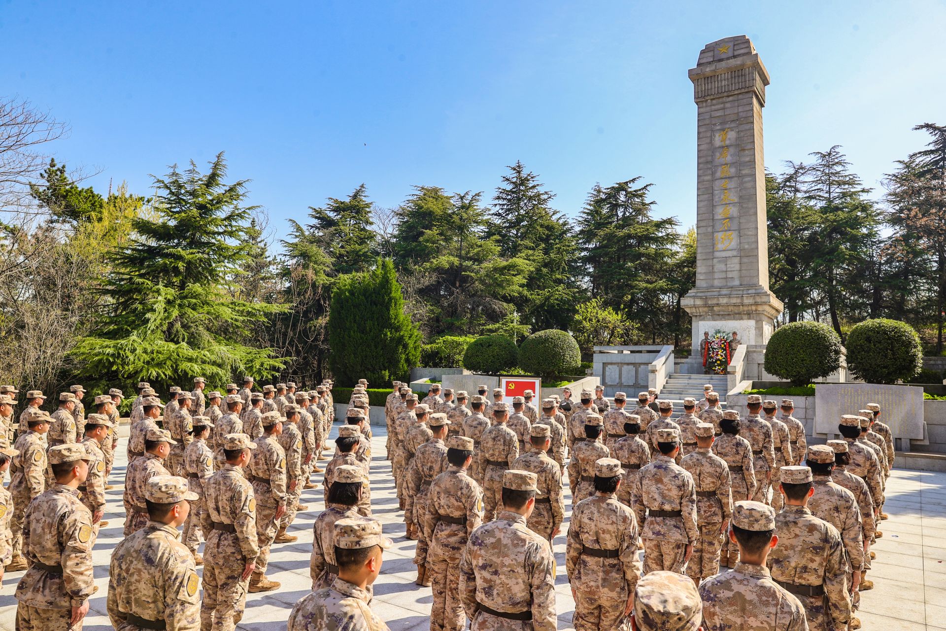 追寻先烈足迹 矢志奋斗强军