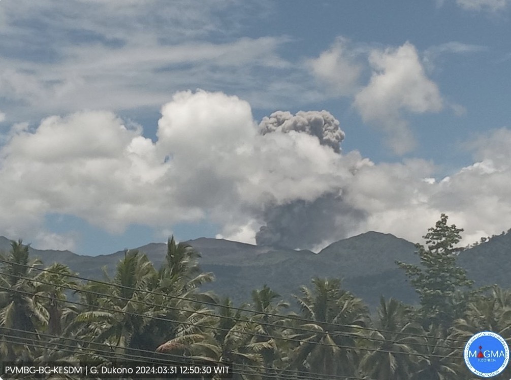 印尼杜科诺火山发生喷发(图片来源:印尼火山和地质灾害研究机构)