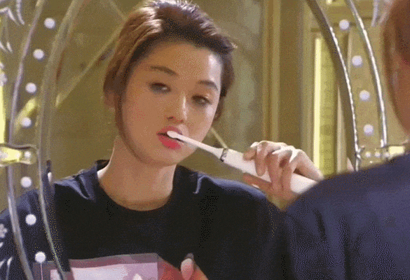 《来自星星的你》剧照