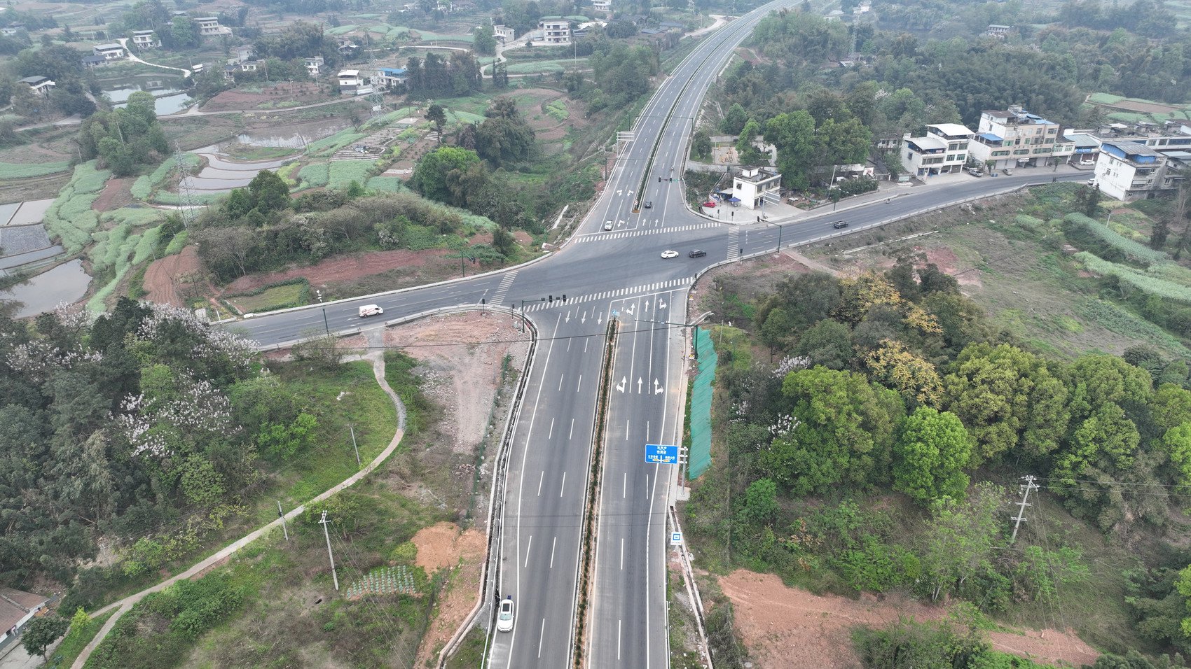 1小时连接宜宾和泸州 川南经济区又一快速通道通车|宜宾市_新浪财经