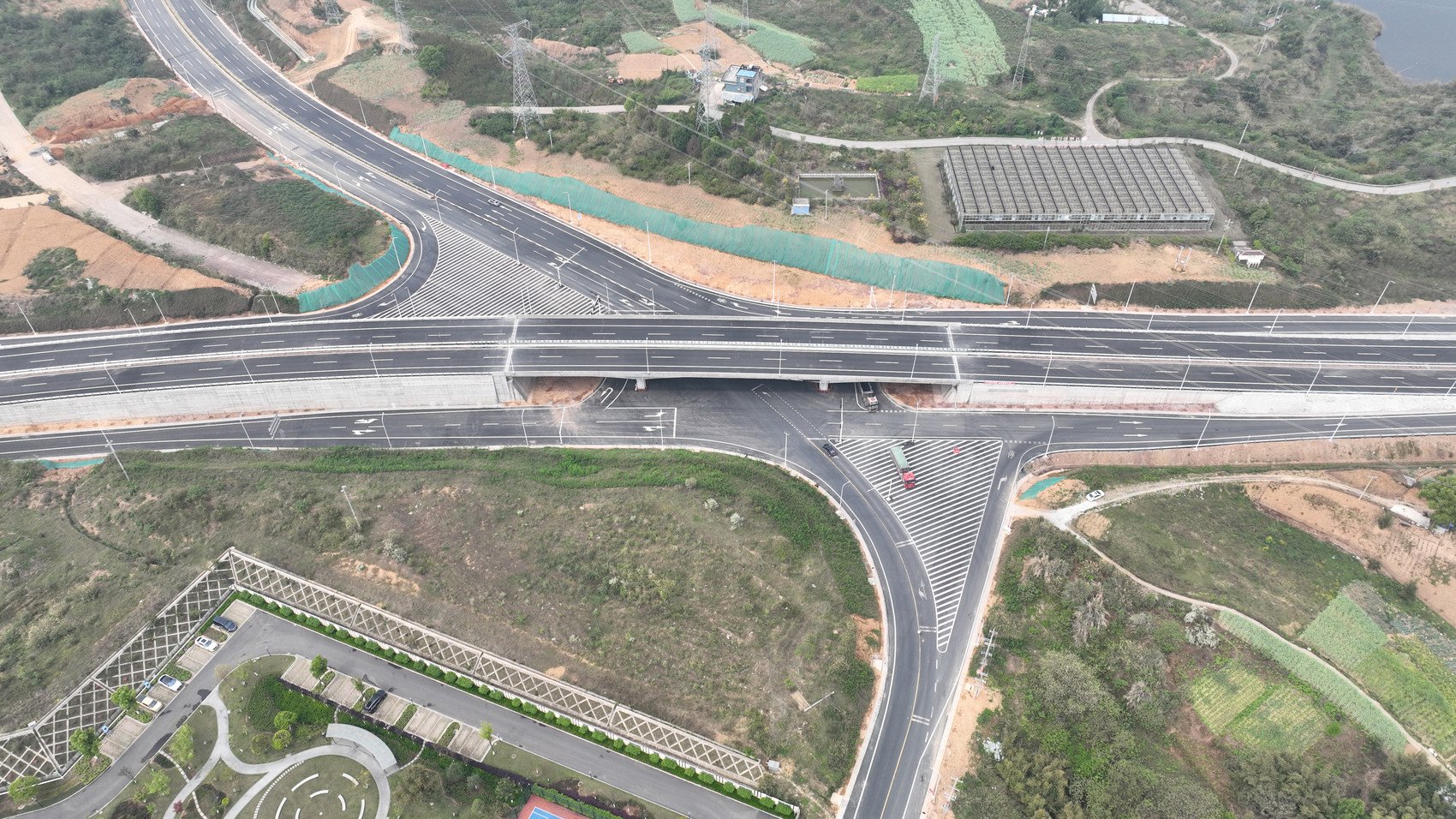 国道353线宜宾经南溪至泸州快速通道江安段江安经开区互通立交.