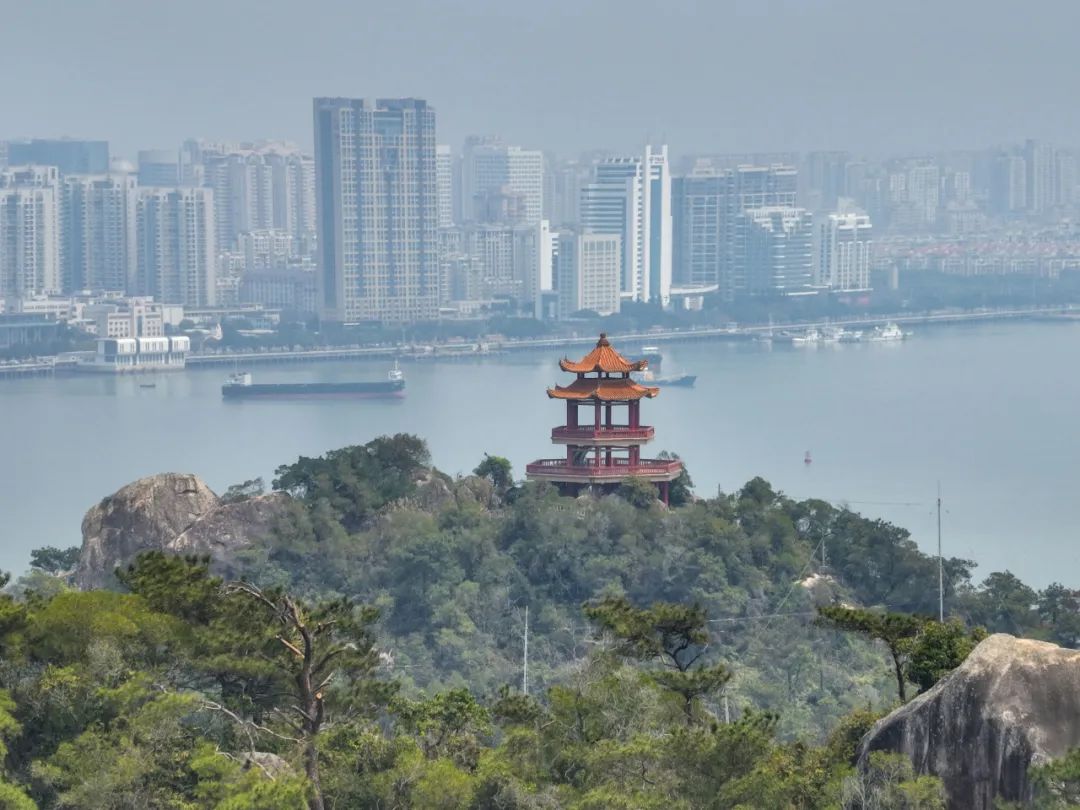 国家aaaa级旅游区,汕头八景之首,位于汕头市濠江区,是一个海湾环抱