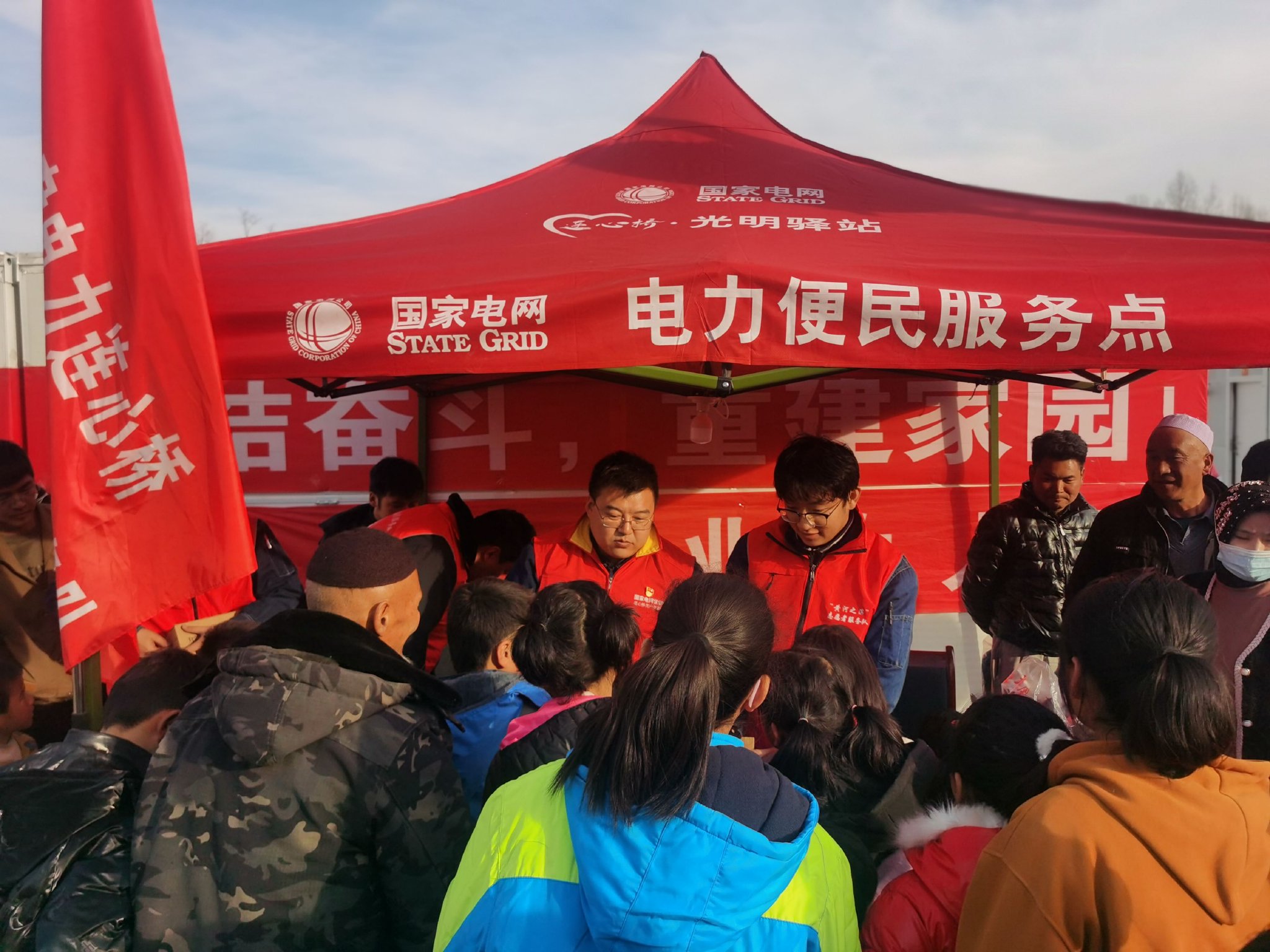 每年寒暑假,黄河之滨志愿服务队积极邀请属地中小学生开展科普教育