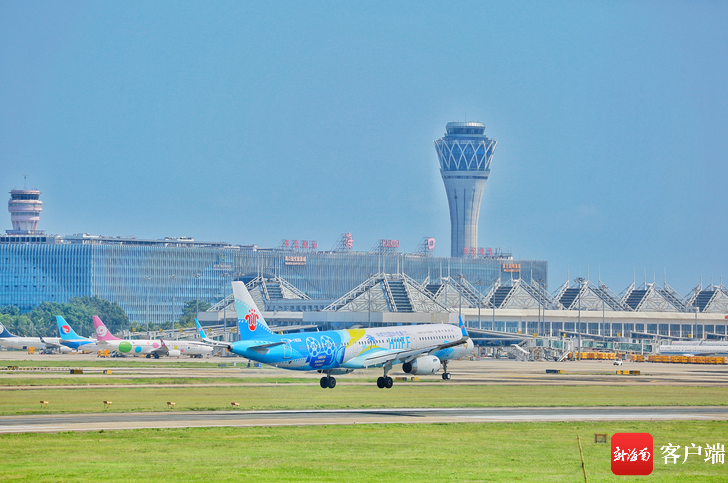 海口美兰机场停机坪上的飞机.