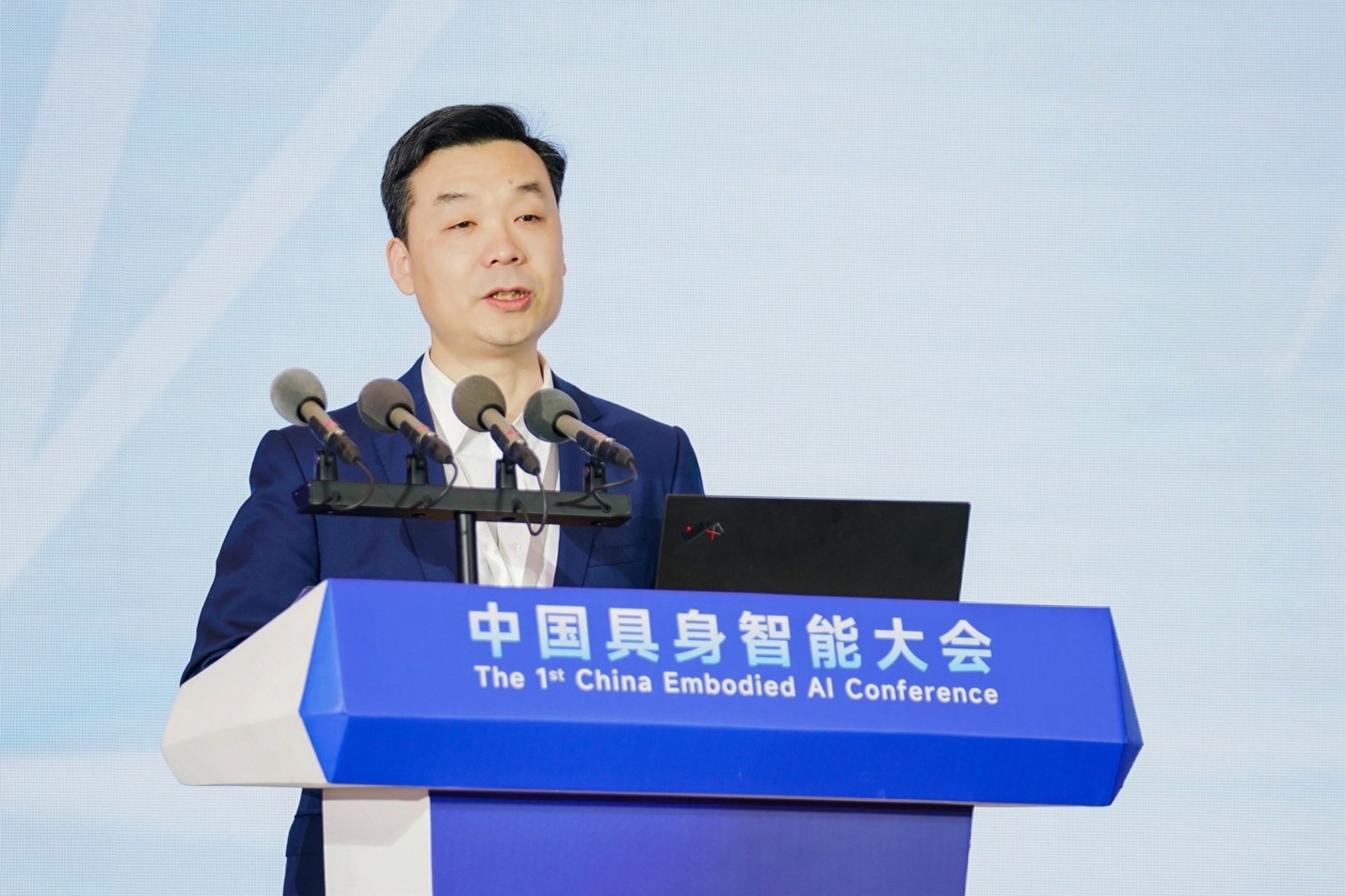 上海人工智能实验室教授乔宇:大模型开辟了一条通往通用人工智能的