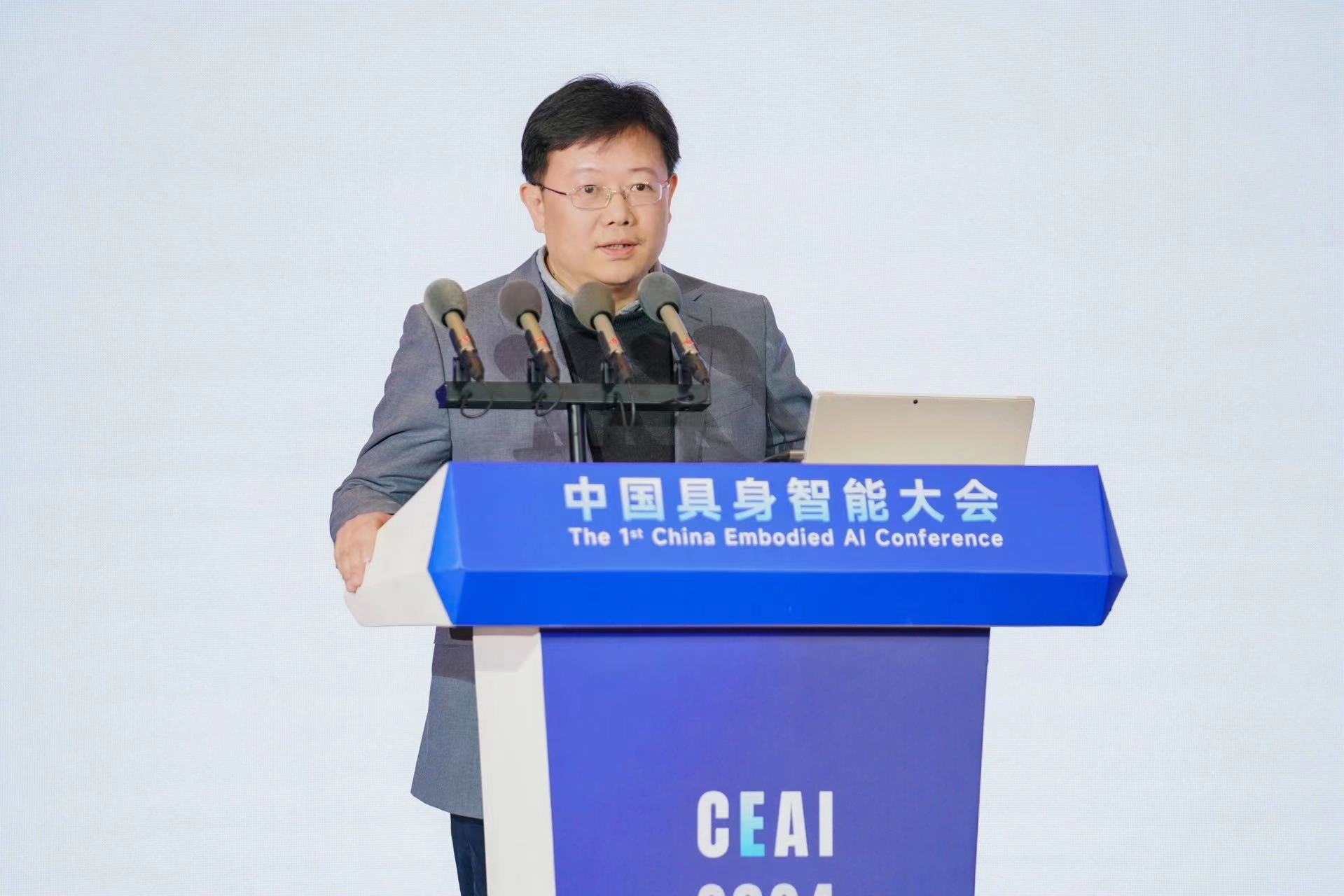同济大学机械与能源工程学院院长李智军:人机共融理论为穿戴机器人
