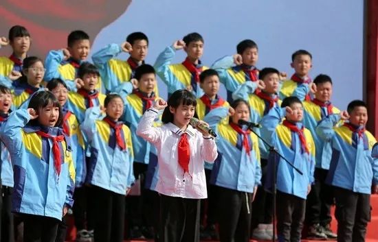 3月30日上午,安徽省安庆市,少先队员在"赓续红色血脉,争当延乔青年"