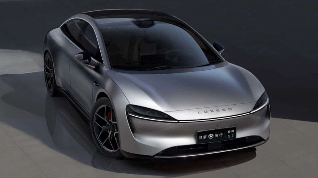 余承东透露智界S7将开启规模交付，网友回复“期待P70”