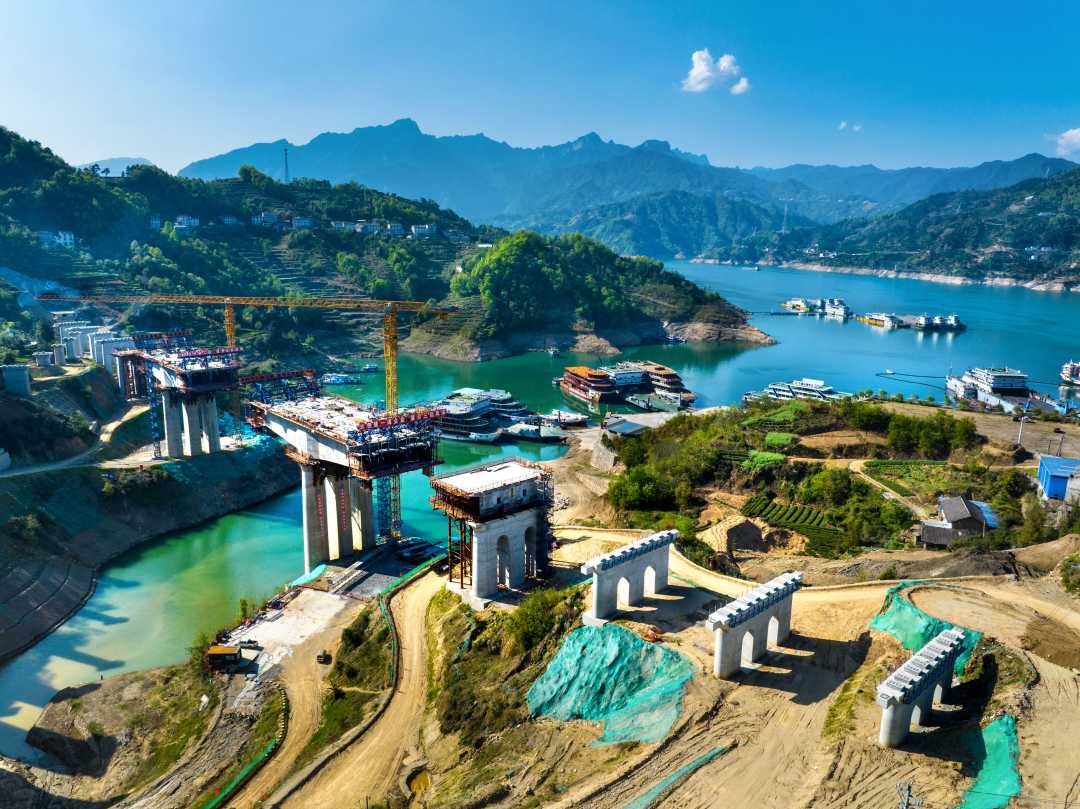 湖北秭归:三峡枢纽茅坪港疏港铁路建设忙|铁路建设_新浪财经_新浪网