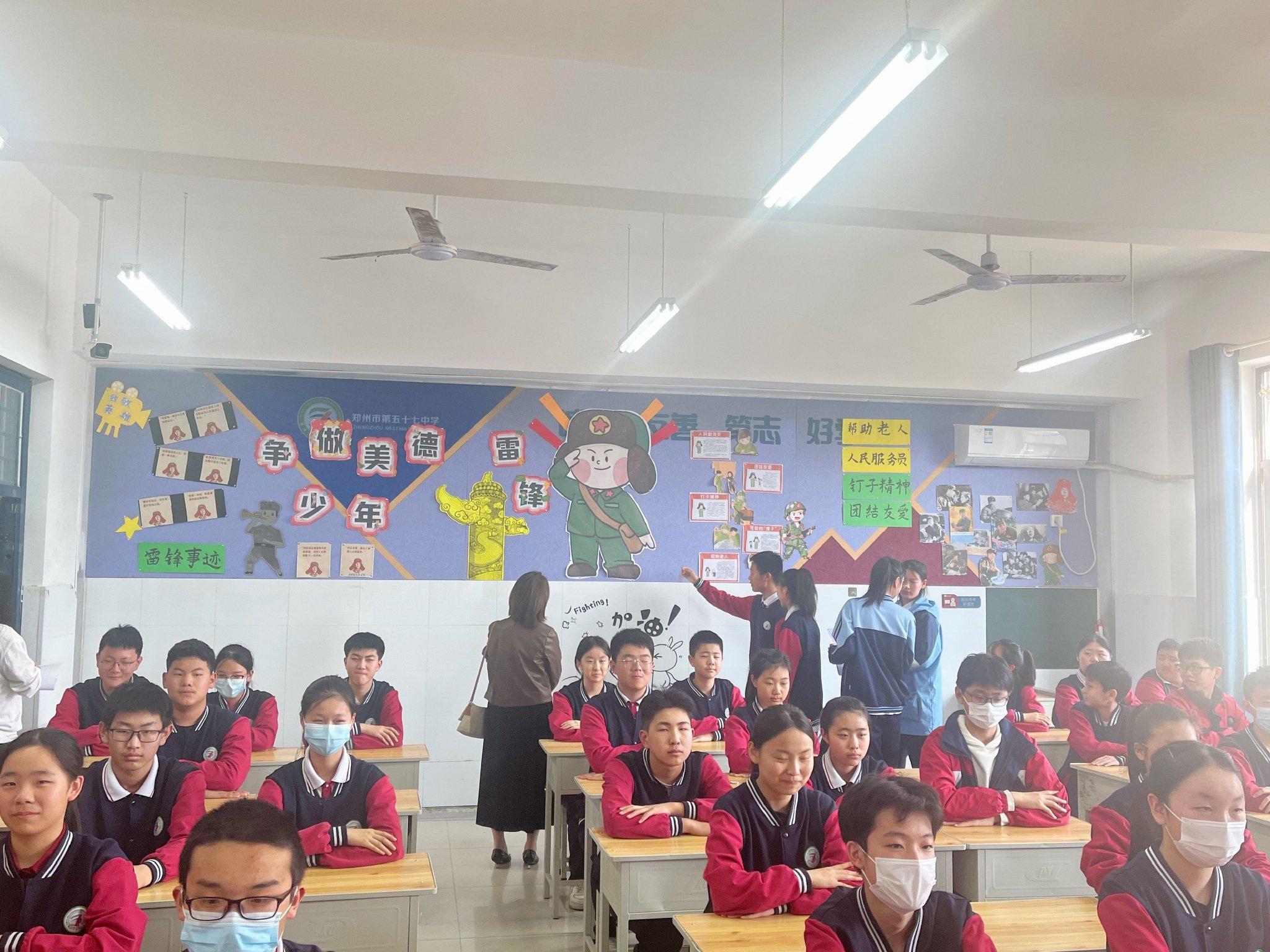 七年级学生以"绿水青山,争做环保卫士"为主题,通过丰富多彩的展示活动