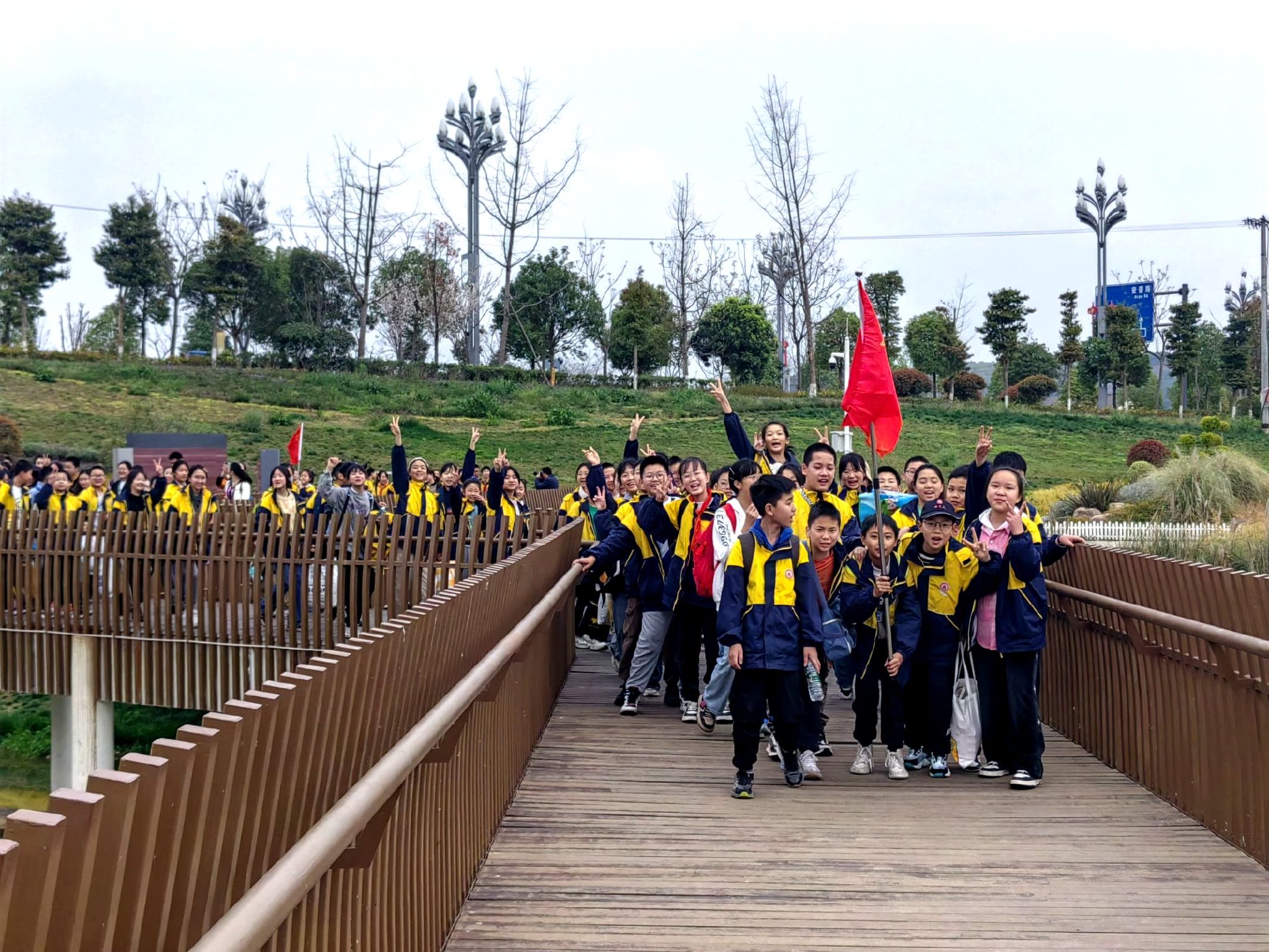 安州区"七一"实验小学开展2024年春季学期远足研学活