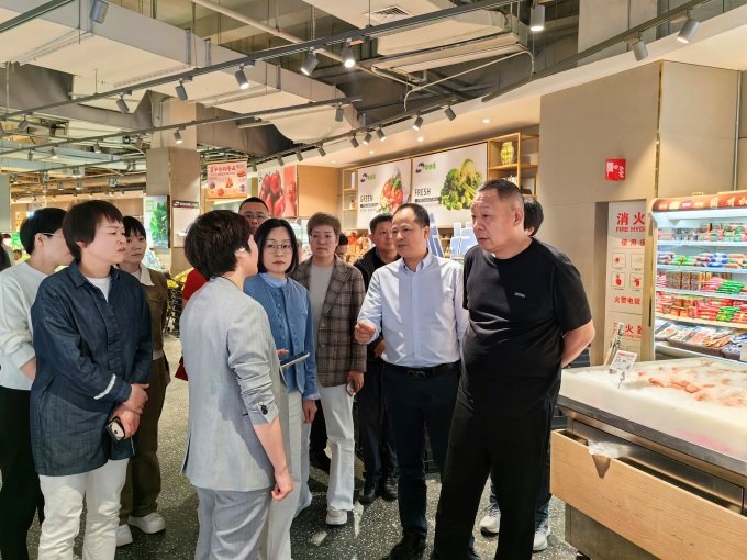 于东来率胖东来高管团队及联商东来商业研究院种子班老总会见了步步高