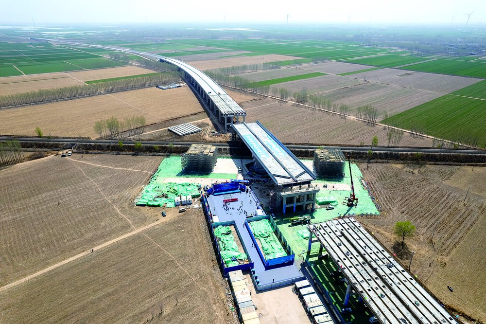 当日,在位于河北省衡水市武邑县西桑村附近的邯郸至黄骅港高速公路