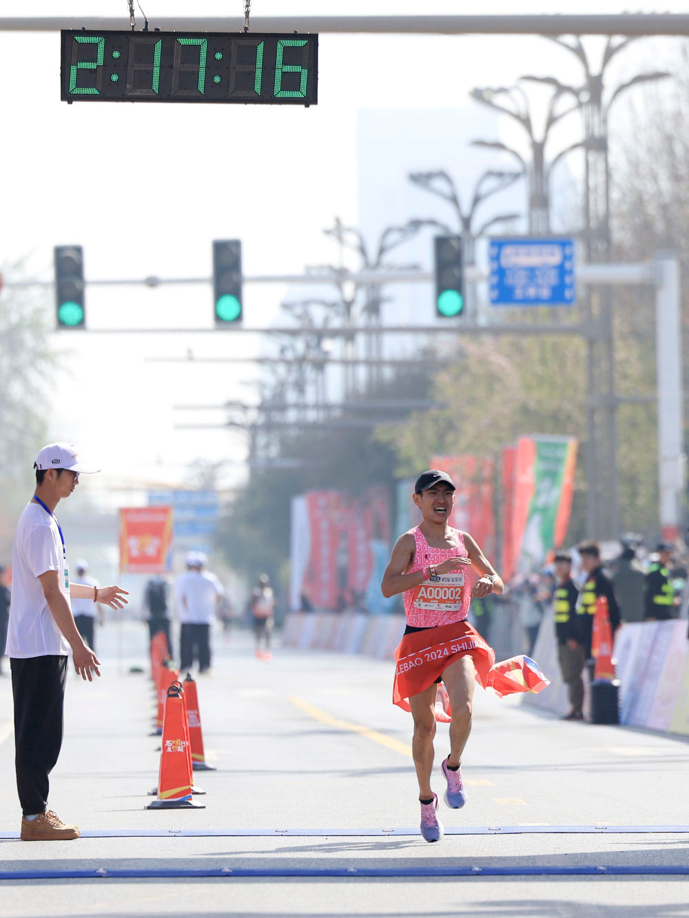 2024石家庄马拉松鸣枪