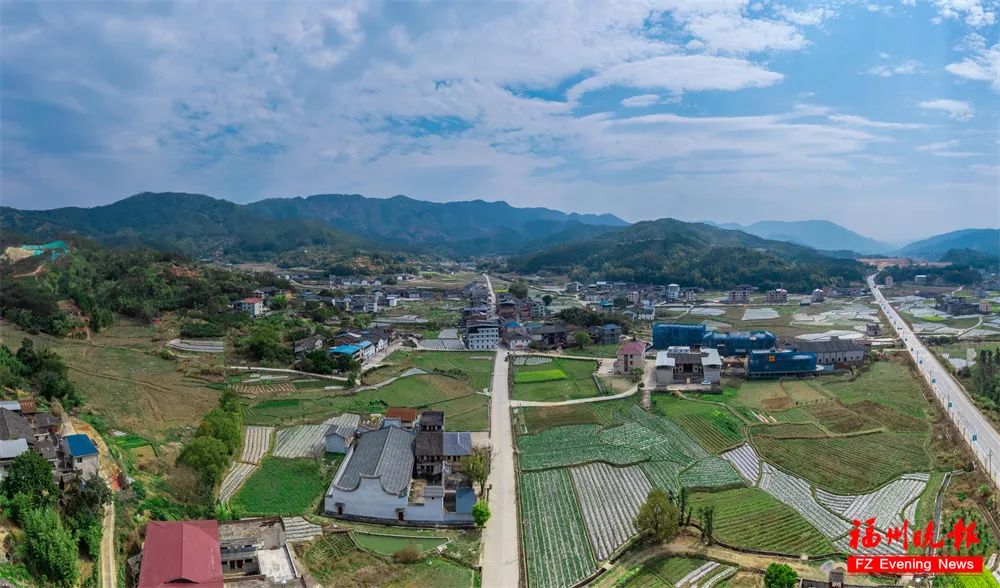 出发,经福银高速从梅溪口下高速,经308省道和联一线,可达坂东镇洪安村