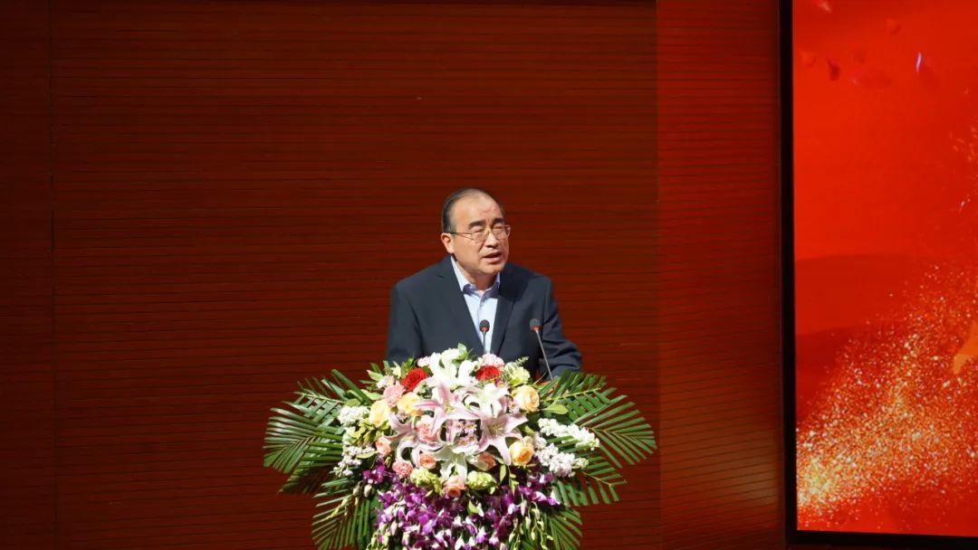 西工大附中副校长罗毅以《奋战七十天 实现大学梦》为题进行了励志