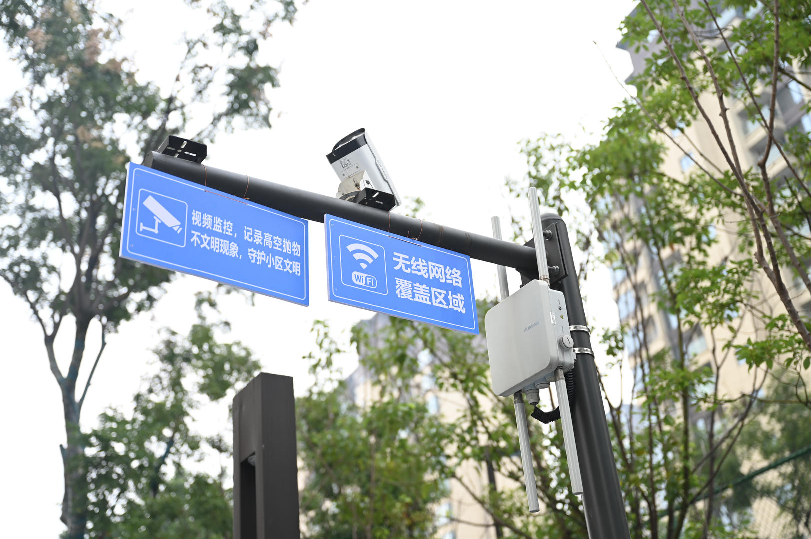 监控高空抛物的摄像头&nbsp;资料图