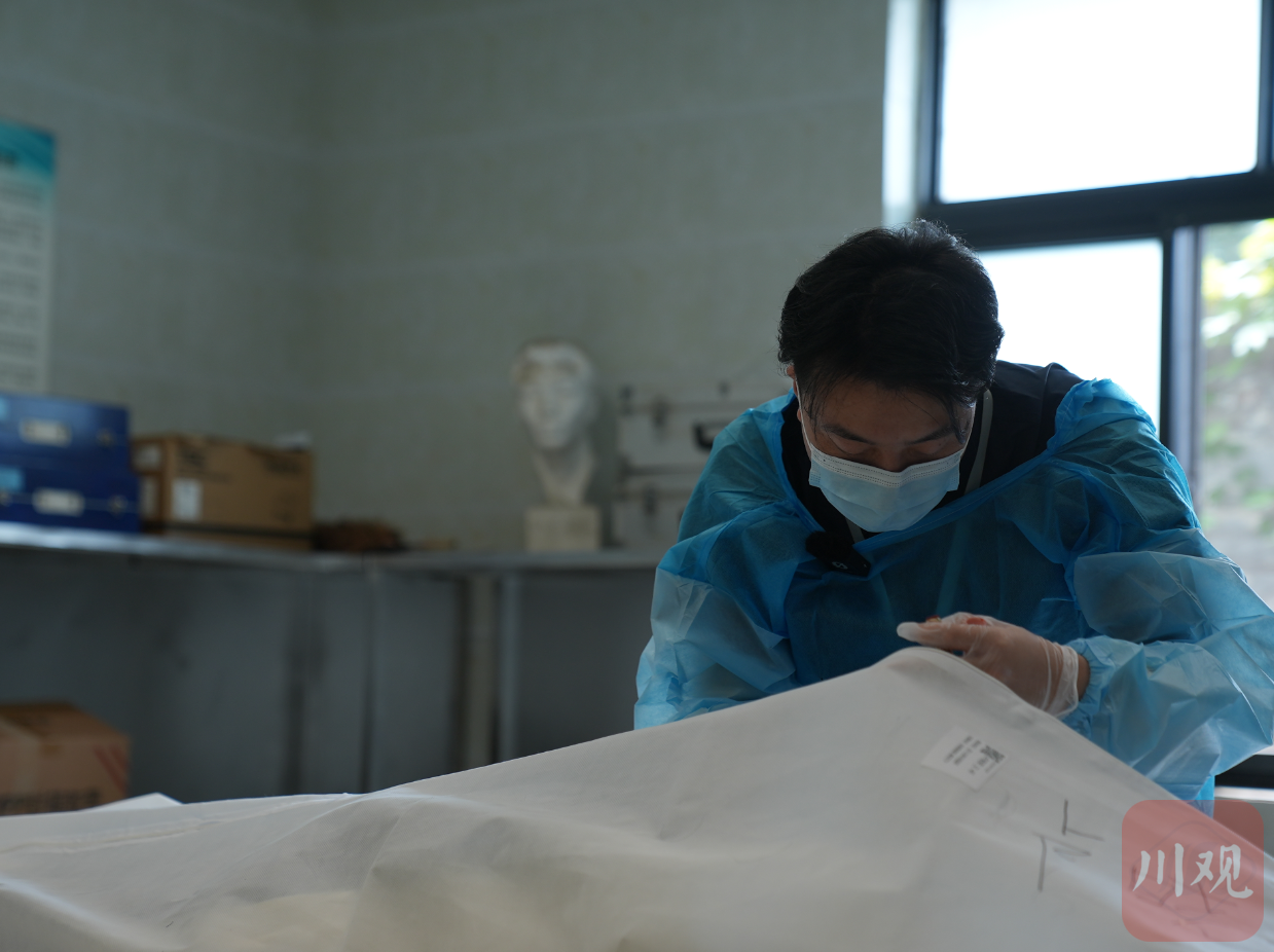 蔡光强在工作中