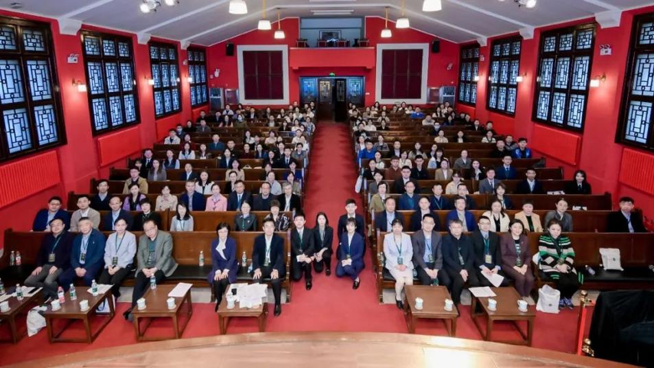 6969近日,"北京协和医学院呼吸与危重症医学博士研究生学术论坛"