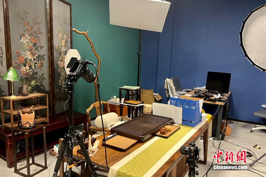 双江冰岛茶荟运营中心的直播间.