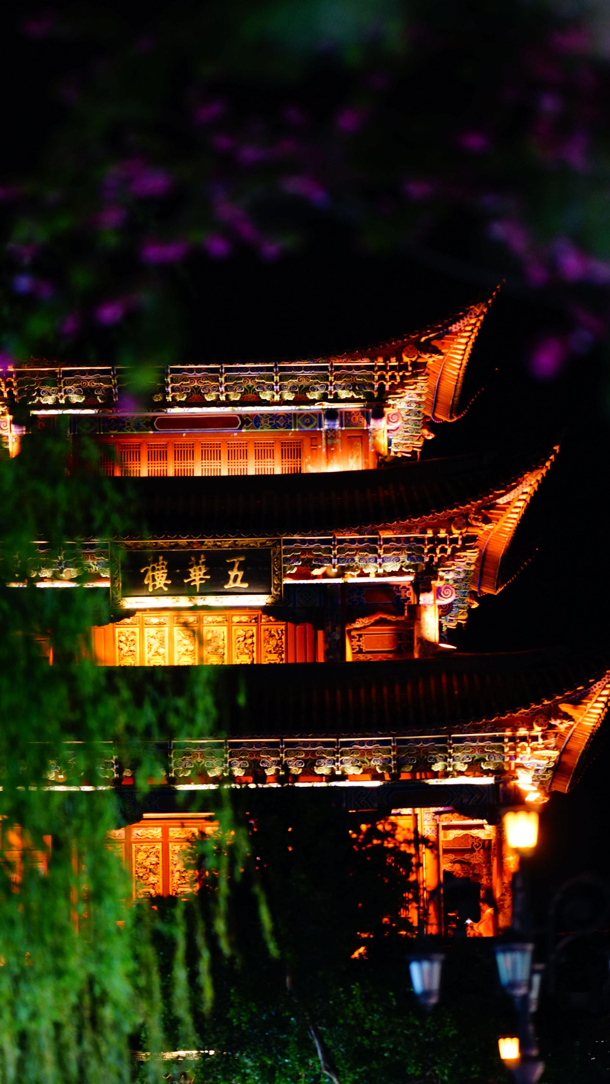 万千气象看云南丨子夜时分,漫步在雨后的大理古城|云南省_新浪财经