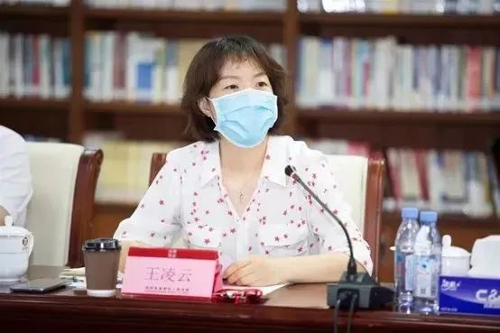 她在深圳开盲河