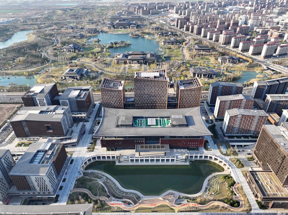 这是雄安新区商务服务中心(3月30日摄,无人机照片).