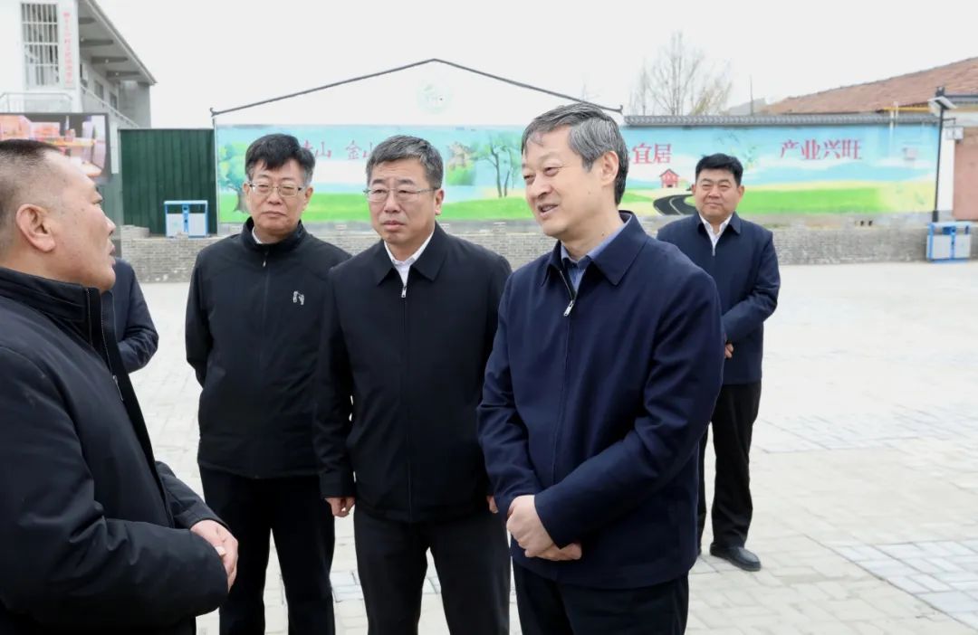 4月2日,市委书记吴晓华等市领导在枣强县调研.