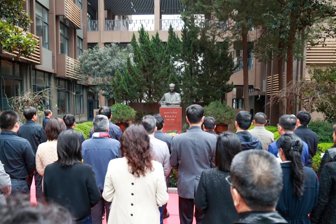 热剧追风者引发学子追思先烈纵使百年之后他们依然活在校园根深之处