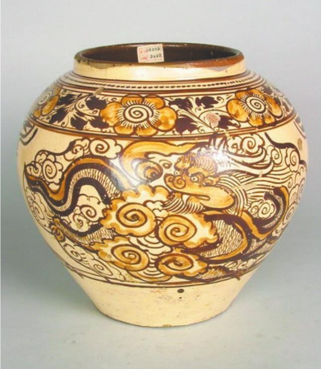 元代文物白地黑花龙凤纹罐证明了当年葫芦岛海上贸易的繁盛。