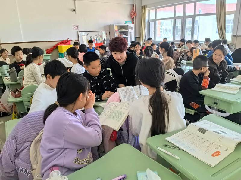 祥阁学校姜立宏75潜心育人,匠心筑梦_新浪财经_新浪网