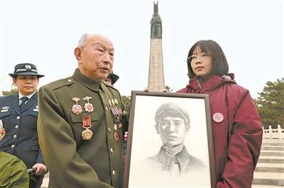 辽宁省沈阳市军地组织清明祭英烈暨烈士画像捐赠仪式——真情描摹