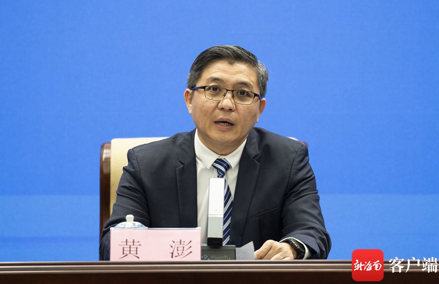 　　海南省交通运输厅新闻发言人、总工程师黄澎。记者 李昊 摄