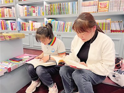 4月2日是国际儿童图书日 你在陪孩子读书还是在刷手机?