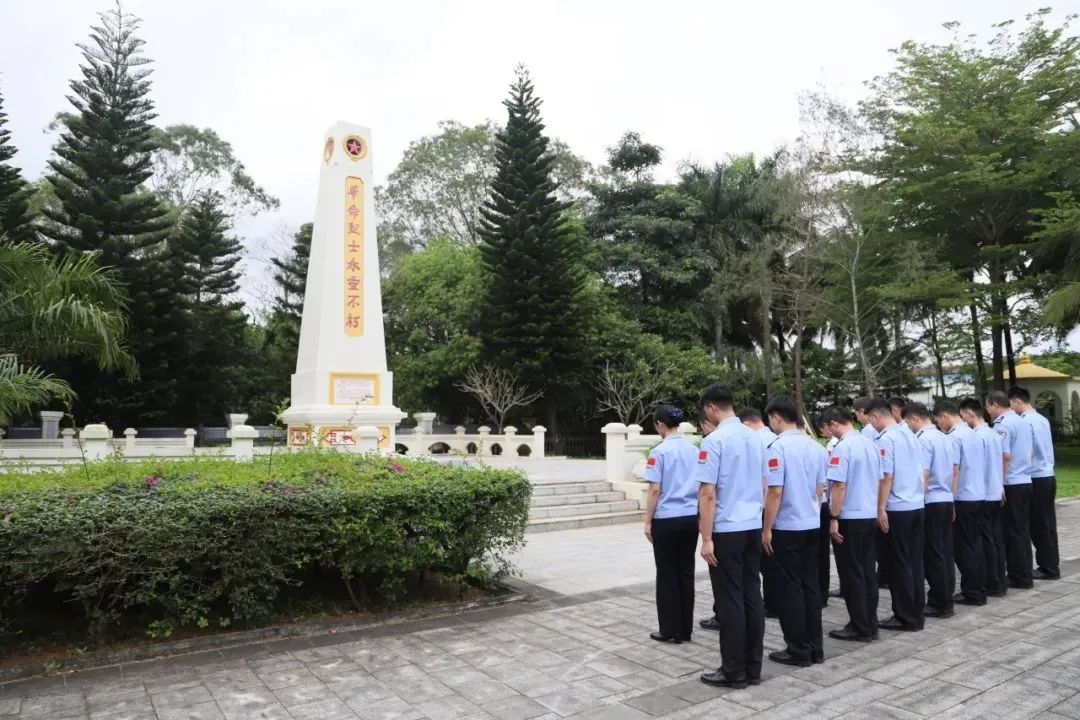 缅怀祭奠天地英雄气千秋尚凛然