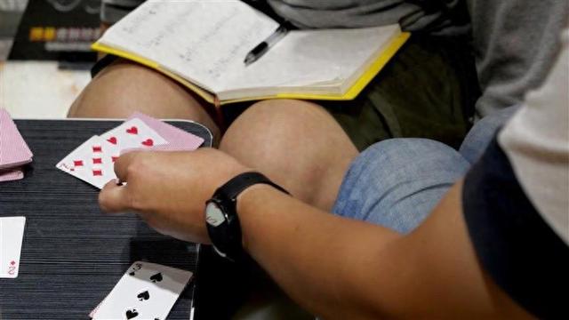 四个发明人代表分别是:孙兆成,原南闸公社革委会副主任;樊越荣,乡供销