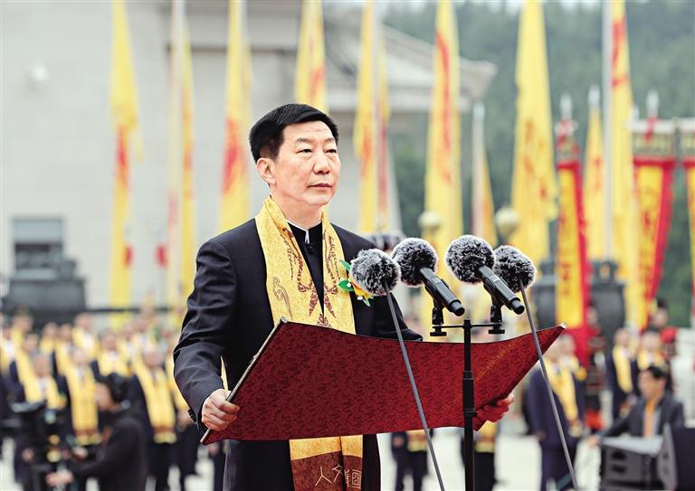 陕西省省长赵刚恭读祭文.