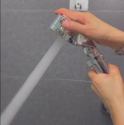 即开即关,一键止水洗头,擦沐浴露时最烦的,就是一手拿着花洒,一手