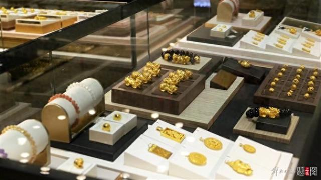 大批量黄金原料回购成"重头戏","囤金大户"纷纷抛售|黄金_新浪财经