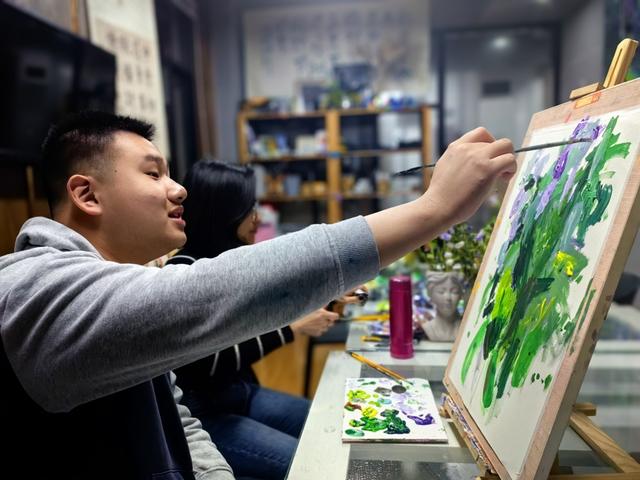 "我的星辰,你的人间"丨愚园路上一场特别的展览|上海市_新浪财经_新浪